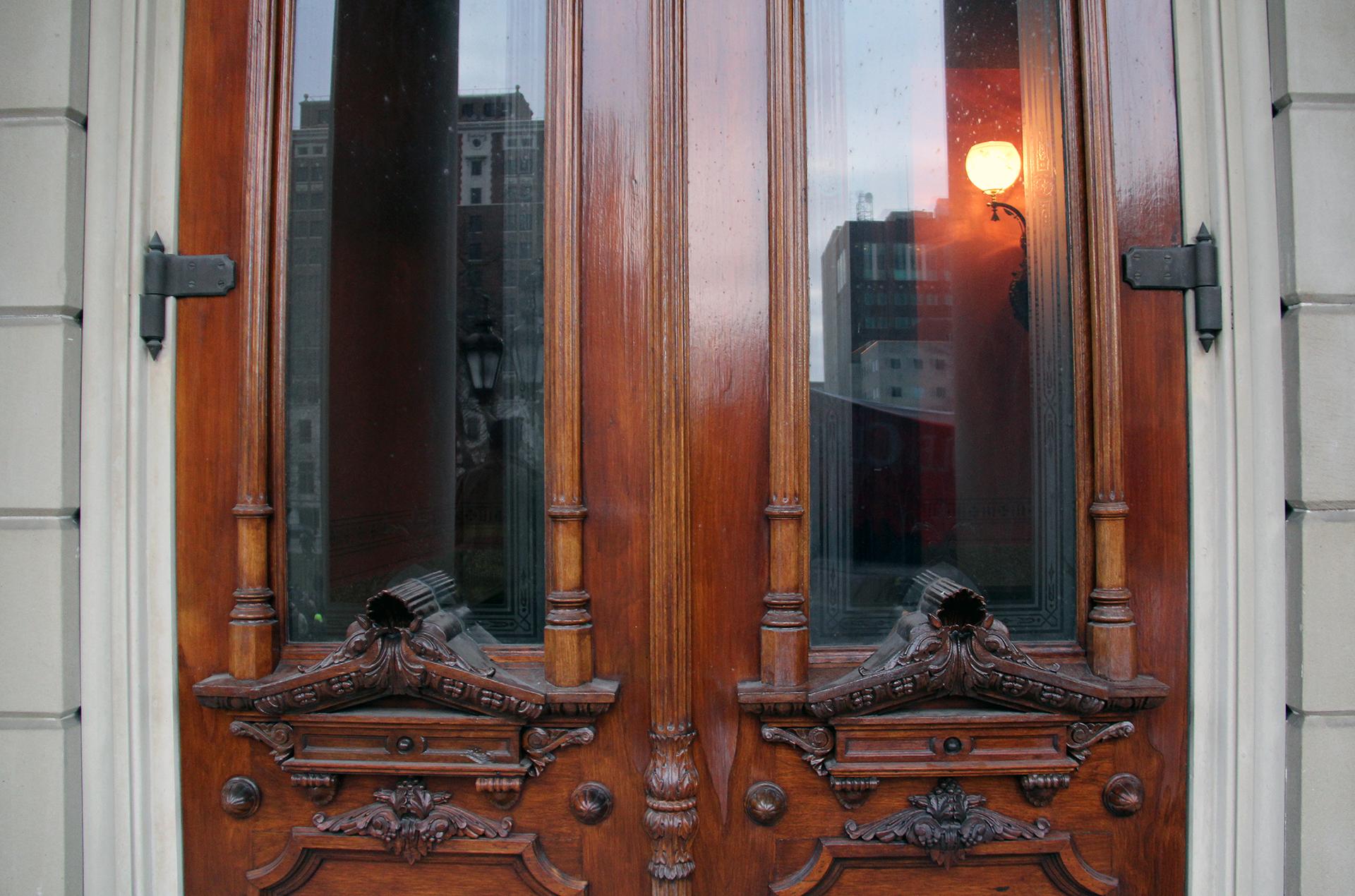 doors to Michigan State Capitol Building